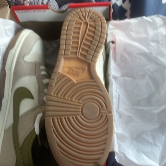 Nike Green and White (Dunks)Sneakers - Picture 2 of 5